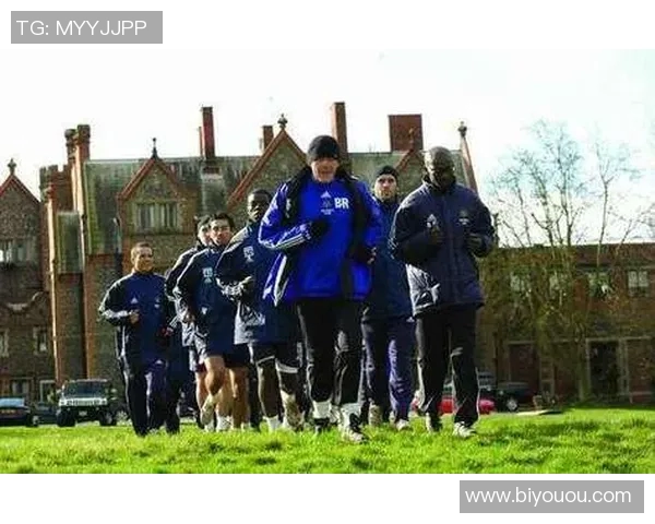 揭秘足球明星如何进入职业生涯的幕后故事与成长历程视频分享